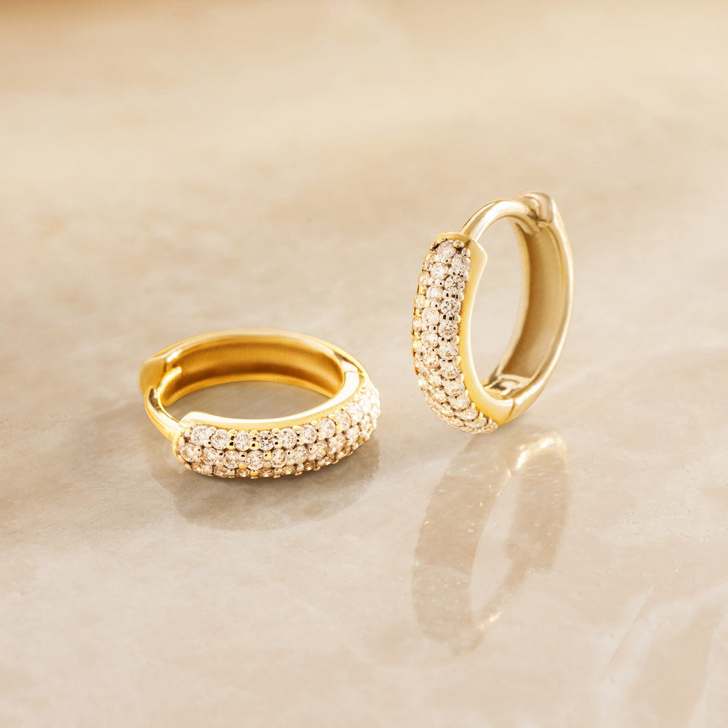 Pavé Diamant Gebogen Huggie Oorringen (12 mm)