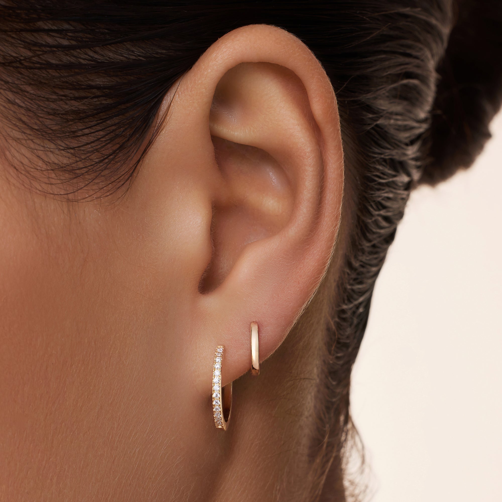 Essential Kleine Huggie Oorringen (10 mm)