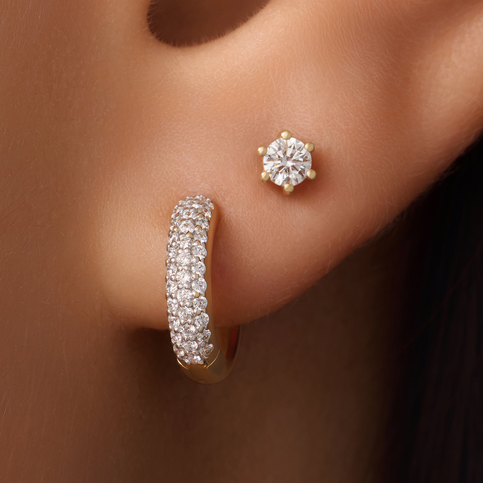 Pavé Diamant Gebogen Huggie Oorringen (12 mm)