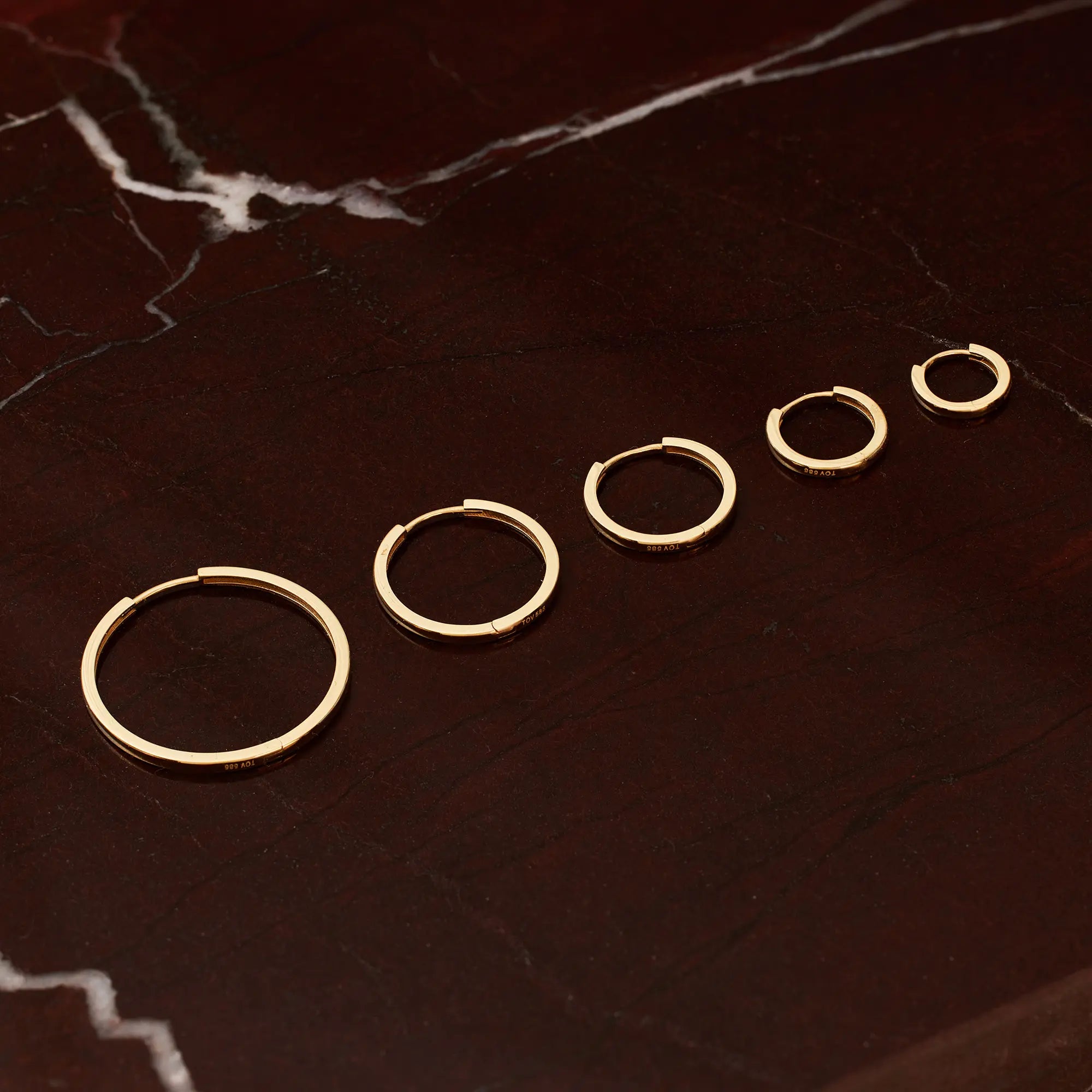 Essential Kleine Huggie Oorringen (10 mm)